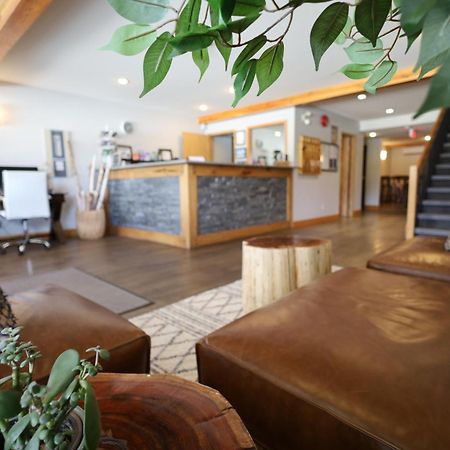 Glacier Mountain Lodge Блю-Ривер Экстерьер фото